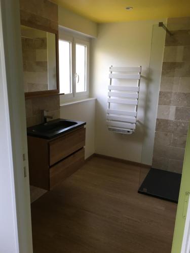 a small kitchen with a sink and a window at CHAMBRE La Petite VENISE in Pont-Audemer