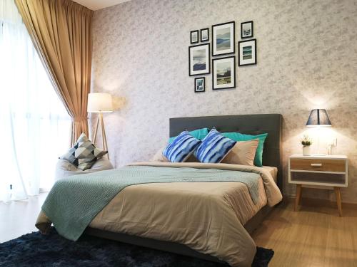 Ένα ή περισσότερα κρεβάτια σε δωμάτιο στο Dsara Comfy Near Hospital Sg Buloh by ADDS
