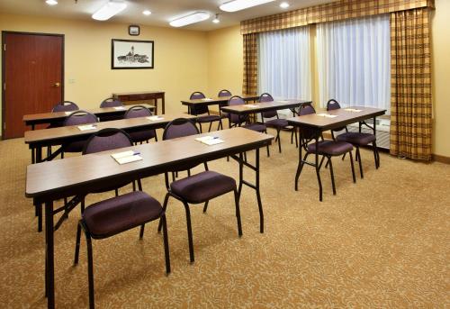 Konferenční prostory v ubytování Holiday Inn Express Hotel & Suites Fenton/I-44 by IHG