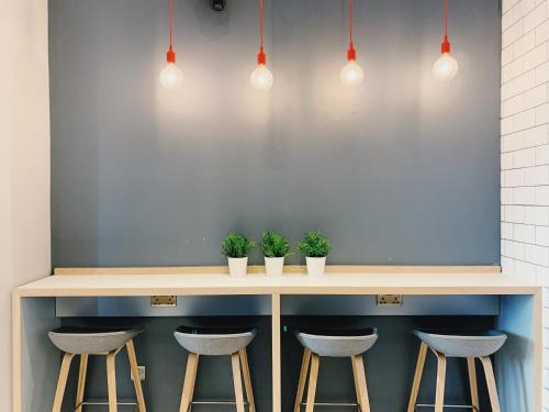 Holiday Inn Express London Victoria, an IHG Hotel Image