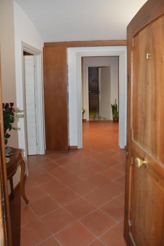 an empty hallway with a tiled floor and a door at Verona Relax & Stay APARTMENTS in Verona