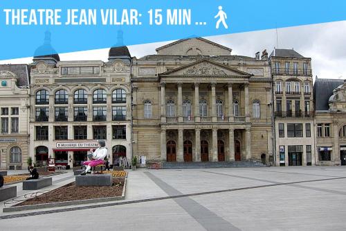 a large stone building with a statue in front of it at Appartement "le Terminus " Gare-Cosy-Wifi 6 Personnes in Saint-Quentin