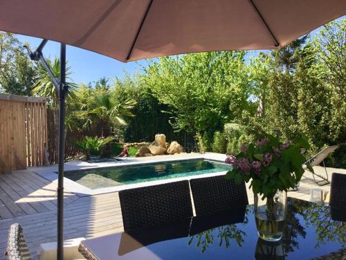 Πισίνα στο ή κοντά στο Villa moderne en campagne avec piscine