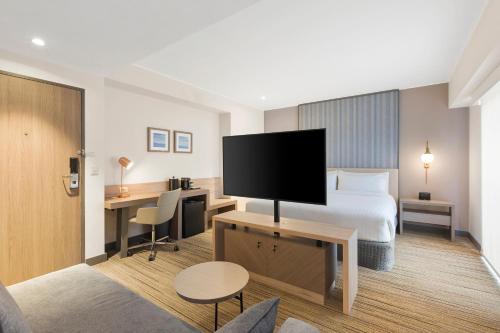 Una televisión o centro de entretenimiento en Holiday Inn Express - Lima San Isidro by IHG