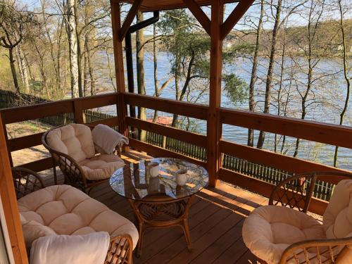 Domek nad jeziorem w Gorzewie