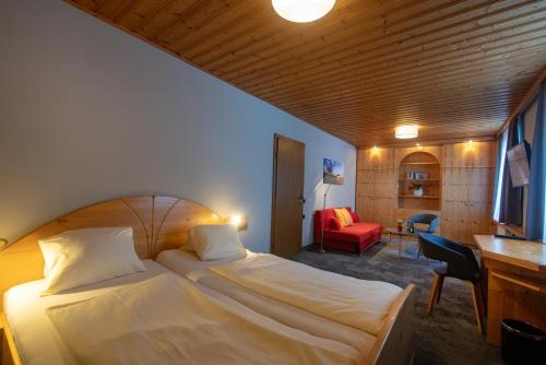 A bed or beds in a room at Gasthof Pension Renate Krupik