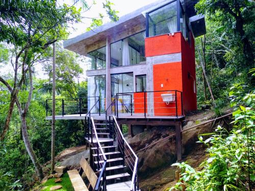 a house in the middle of the forest at Casas Temporada Aldeia Niura Opy in Florianópolis