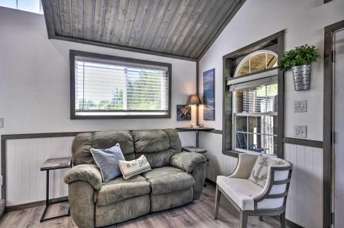 Χώρος καθιστικού στο Floating Home on Columbia River with Provided Kayaks
