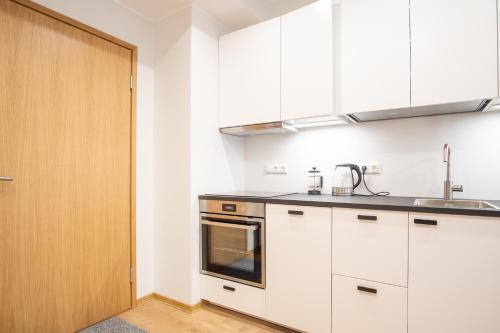 Dapur atau dapur kecil di Spacious Mustamäe Apartments - Free parking