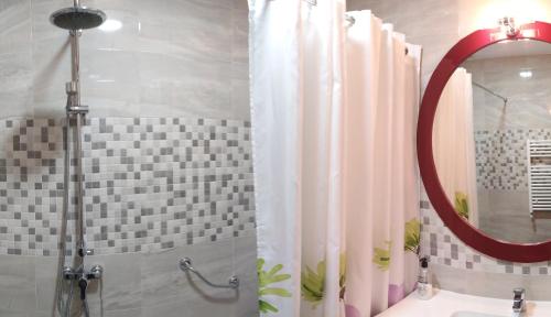 a bathroom with a shower with a mirror and a sink at Casa Mar de Fondo in A Telleira