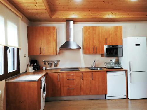 Kuchyň nebo kuchyňský kout v ubytování Casas rurales en Fanlo y Valle Vio