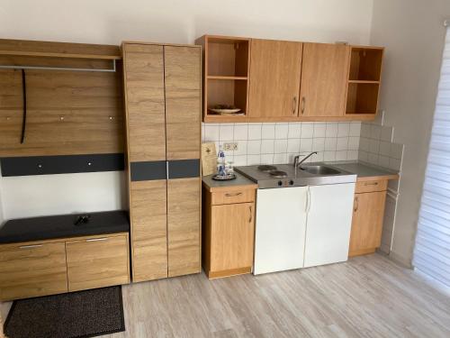 Dapur atau dapur kecil di Hotel Garni und Gaststätte Zum Holzfäller