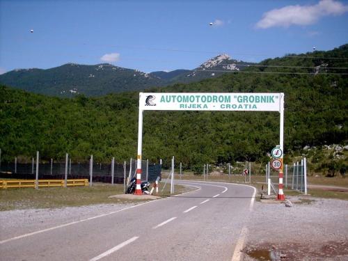 a sign on the side of a road at Apartment in family house Linda in Čavle