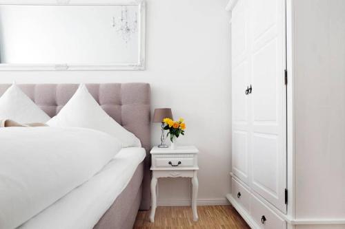 SC 06 by ROCKCHAIR Apartments l SUPERHOST Status l 4 Bedrooms Boxspringbeds 2 Bathrooms Balcony Elevator - Cozy Family & Business Flair welcomes you! photo 11
