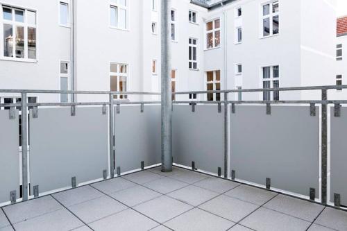 SC 06 by ROCKCHAIR Apartments l SUPERHOST Status l 4 Bedrooms Boxspringbeds 2 Bathrooms Balcony Elevator - Cozy Family & Business Flair welcomes you! photo 7