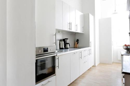 SC 06 by ROCKCHAIR Apartments l SUPERHOST Status l 4 Bedrooms Boxspringbeds 2 Bathrooms Balcony Elevator - Cozy Family & Business Flair welcomes you! photo 17
