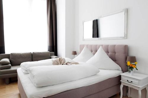 SC 06 by ROCKCHAIR Apartments l SUPERHOST Status l 4 Bedrooms Boxspringbeds 2 Bathrooms Balcony Elevator - Cozy Family & Business Flair welcomes you! photo 8