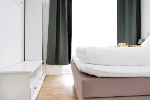 SC 06 by ROCKCHAIR Apartments l SUPERHOST Status l 4 Bedrooms Boxspringbeds 2 Bathrooms Balcony Elevator - Cozy Family & Business Flair welcomes you! photo 19