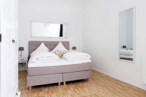 SC 06 by ROCKCHAIR Apartments l SUPERHOST Status l 4 Bedrooms Boxspringbeds 2 Bathrooms Balcony Elevator - Cozy Family & Business Flair welcomes you! photo 29