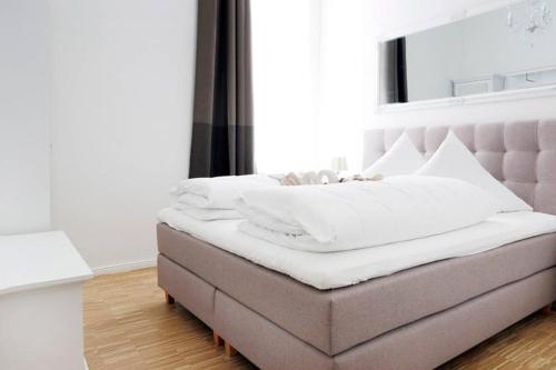 SC 06 by ROCKCHAIR Apartments l SUPERHOST Status l 4 Bedrooms Boxspringbeds 2 Bathrooms Balcony Elevator - Cozy Family & Business Flair welcomes you! photo 32