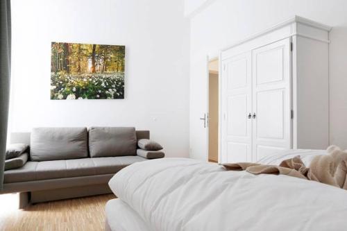 SC 06 by ROCKCHAIR Apartments l SUPERHOST Status l 4 Bedrooms Boxspringbeds 2 Bathrooms Balcony Elevator - Cozy Family & Business Flair welcomes you! photo 33
