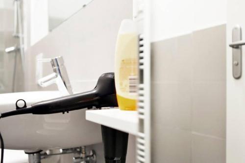 SC 06 by ROCKCHAIR Apartments l SUPERHOST Status l 4 Bedrooms Boxspringbeds 2 Bathrooms Balcony Elevator - Cozy Family & Business Flair welcomes you! photo 35