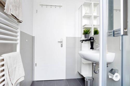 Vonios kambarys apgyvendinimo įstaigoje SC 6 Cozy Family & Business Flair welcomes you - Rockchair Apartments