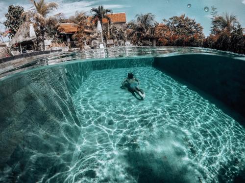 Бассейн в Uluwatu Breeze Village или поблизости