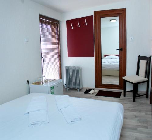 Ένα ή περισσότερα κρεβάτια σε δωμάτιο στο Family Hotel Aleks