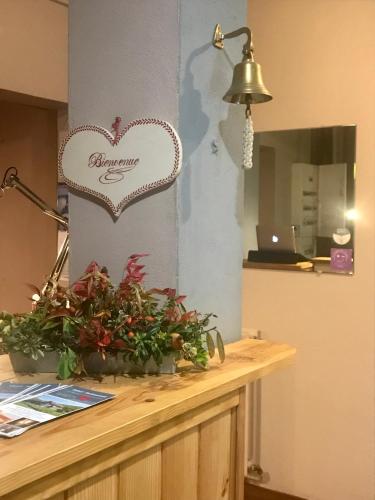 a counter with a heart sign on a wall at Maison d'hoursentut in Sainte-Marie-de-Campan