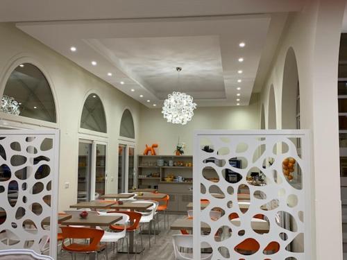 Hotel Bineyにあるレストランまたは飲食店
