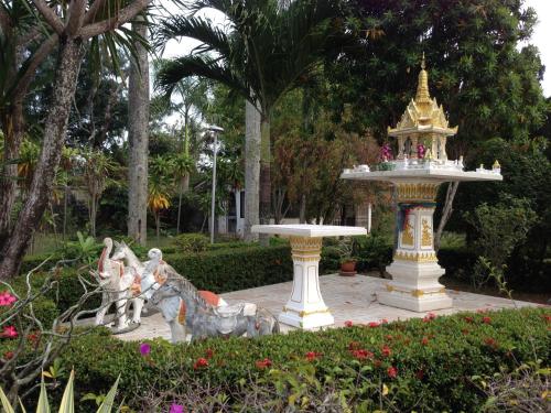a statue of people and a fountain in a park at Chaisuk Bungalow in Aranyaprathet