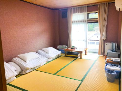 Postel nebo postele na pokoji v ubytování 宇和パークホテル