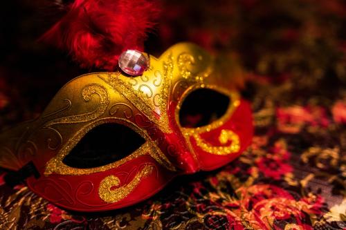 a red and gold mask sitting on a table at Hotel Christmas Night at the Opera (Love Hotel) in Nishihara