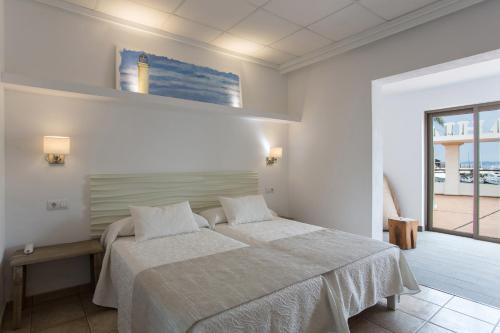 Ένα ή περισσότερα κρεβάτια σε δωμάτιο στο Hotel Bahía