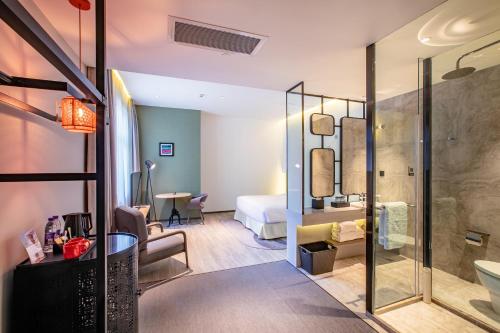Ein Badezimmer in der Unterkunft Jinmao Hotel Xi'an Downtown ( Bell & Drum Tower)