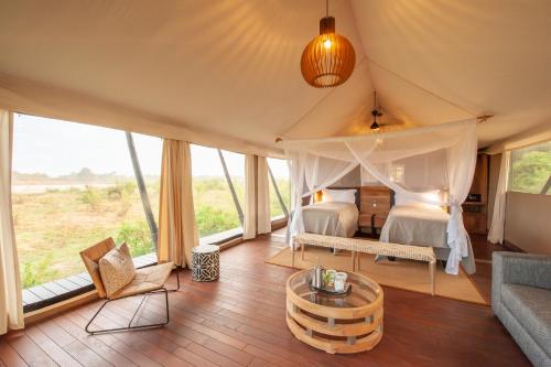 Kama o mga kama sa kuwarto sa Chikunto Safari Lodge