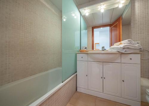 a bathroom with a sink and a mirror at Village Golf Beach in Pals