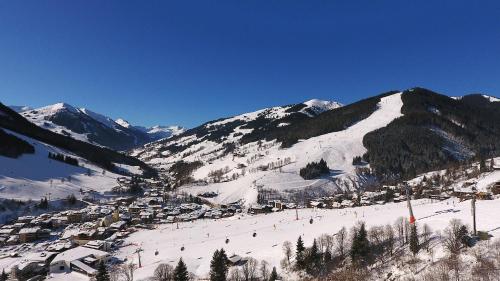 Zdjęcie z galerii obiektu Gästehaus Standardhaus w Saalbach Hinterglemm
