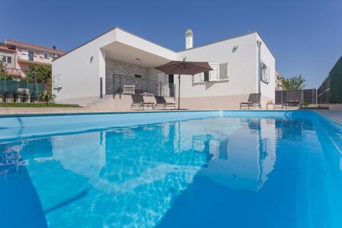 Villa Emanuela with heated private pool, BBQ