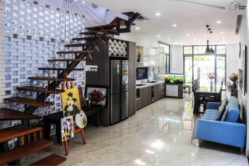Η κουζίνα ή μικρή κουζίνα στο F.Home Modern & Art 3BR Near My Khe Beach