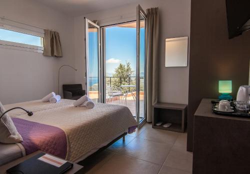 a bedroom with a bed and a view of the ocean at Villa Dio Petres in Kroústas