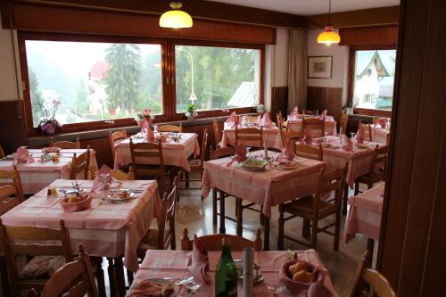 Restaurace v ubytování Hotel Cime d'Auta