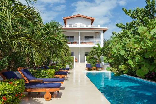 Gallery image of Weezie's Ocean Front Hotel and Garden Cottages in Caye Caulker
