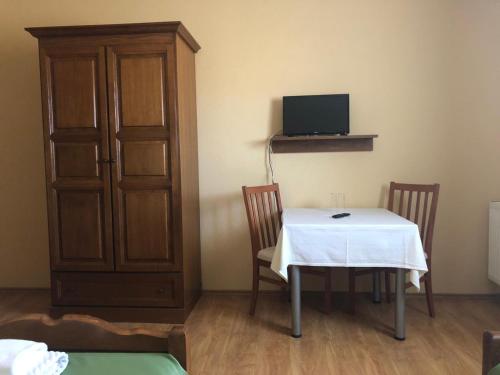 Μια τηλεόραση ή/και κέντρο ψυχαγωγίας στο Bed and Breakfast Albatros