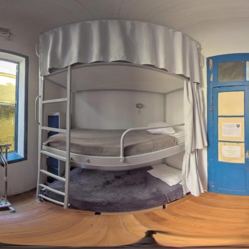 a bunk bed in the corner of a room at Brasileranza Hostel in Niterói