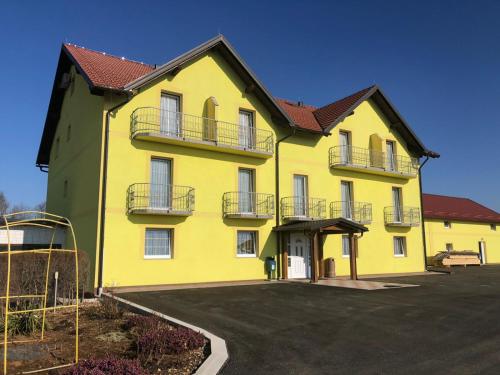 Το κτήριο όπου στεγάζεται  το bed & breakfast