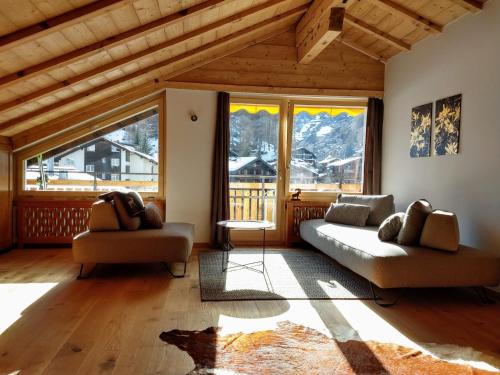 Imagen de la galería de Chalet-style Apartment with Matterhorn View, en Zermatt