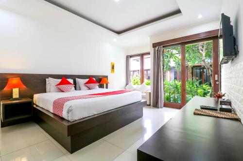Postel nebo postele na pokoji v ubytování OYO 2316 The Light Bali Villas