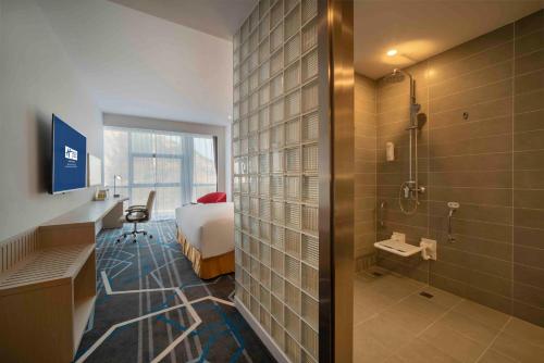 Kylpyhuone majoituspaikassa Holiday Inn Express Qingdao Innovation Park, an IHG Hotel